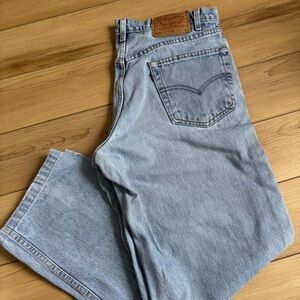 Vintage Levi's Women's Light Blue Relaxed Jeans